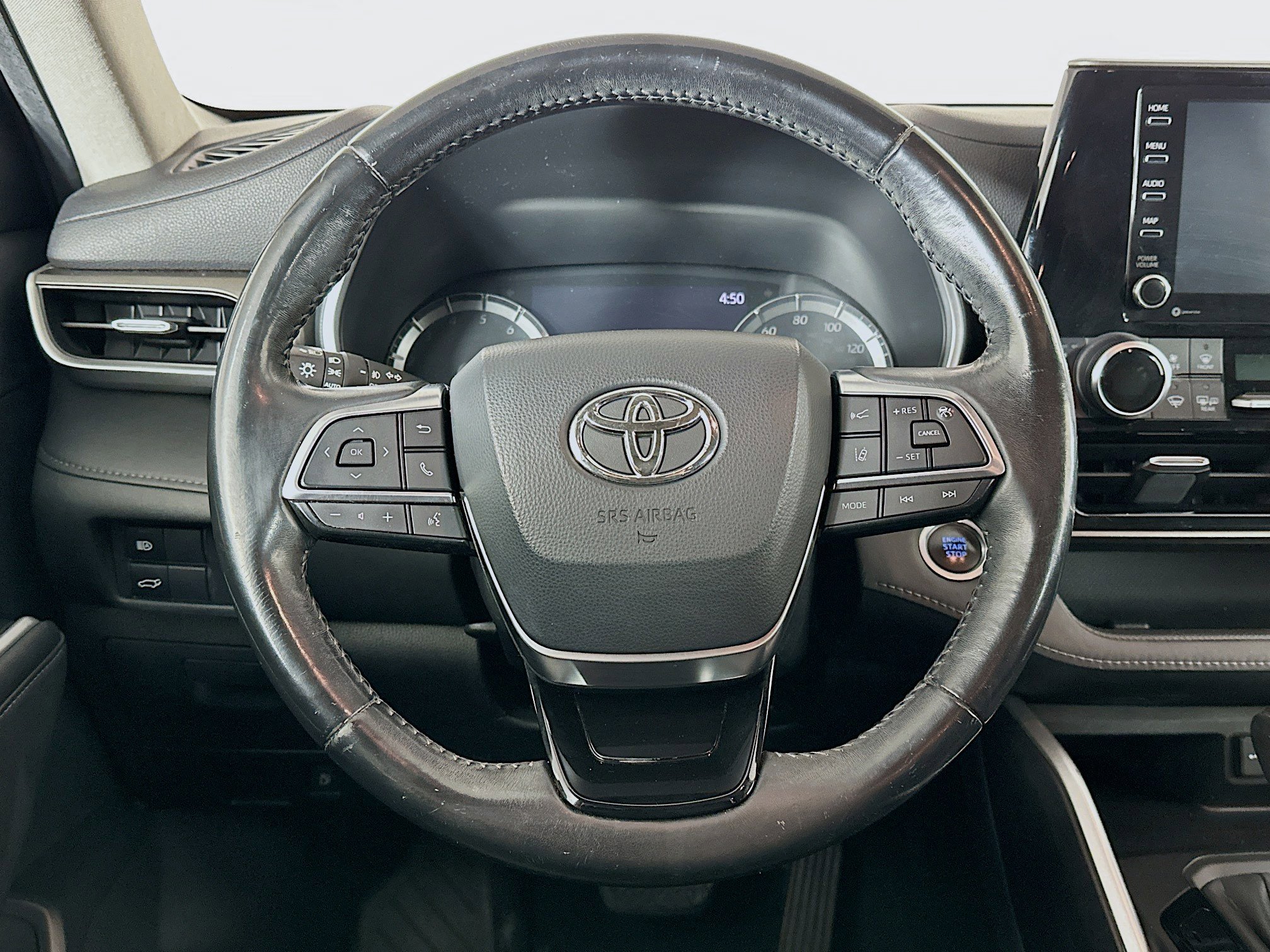 Used 2020 Toyota Highlander XLE FWD image 18