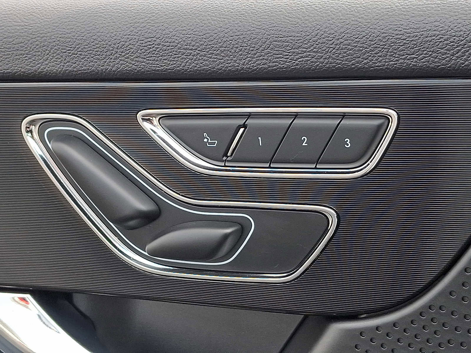 Used 2023 Lincoln Corsair Reserve w/ Equipment Group 201A image 26