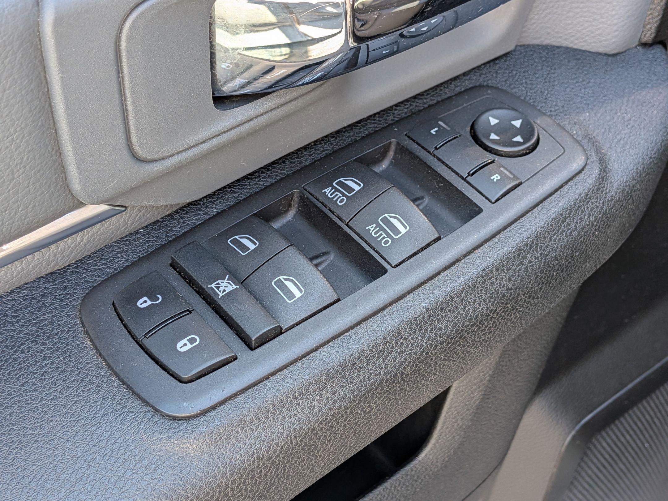 Used 2024 RAM 1500 Classic SLT AWD/4WD image 13