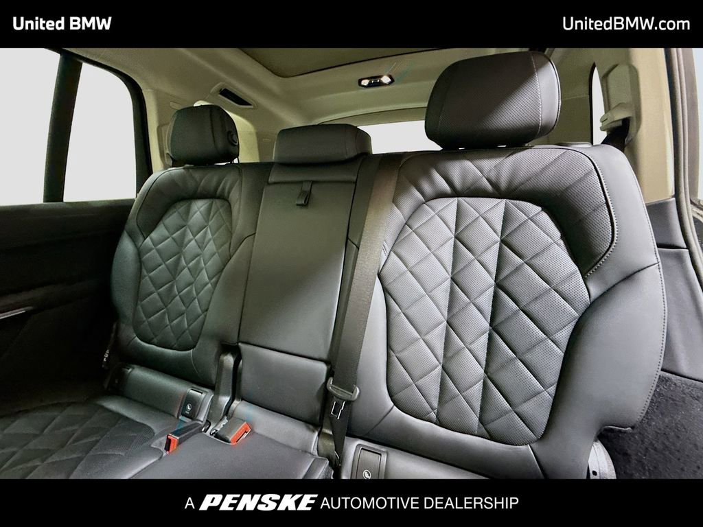 Used 2025 BMW X7 xDrive40i w/ Climate Comfort Package AWD/4WD image 13