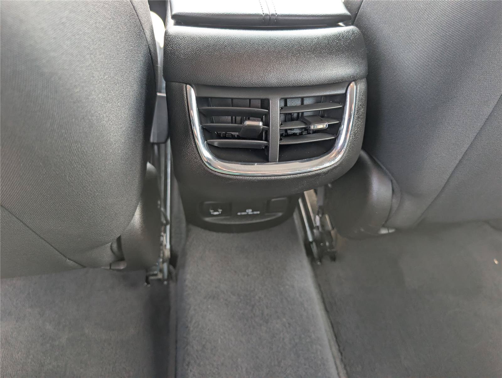 Used 2017 Chevrolet Malibu LT FWD image 18