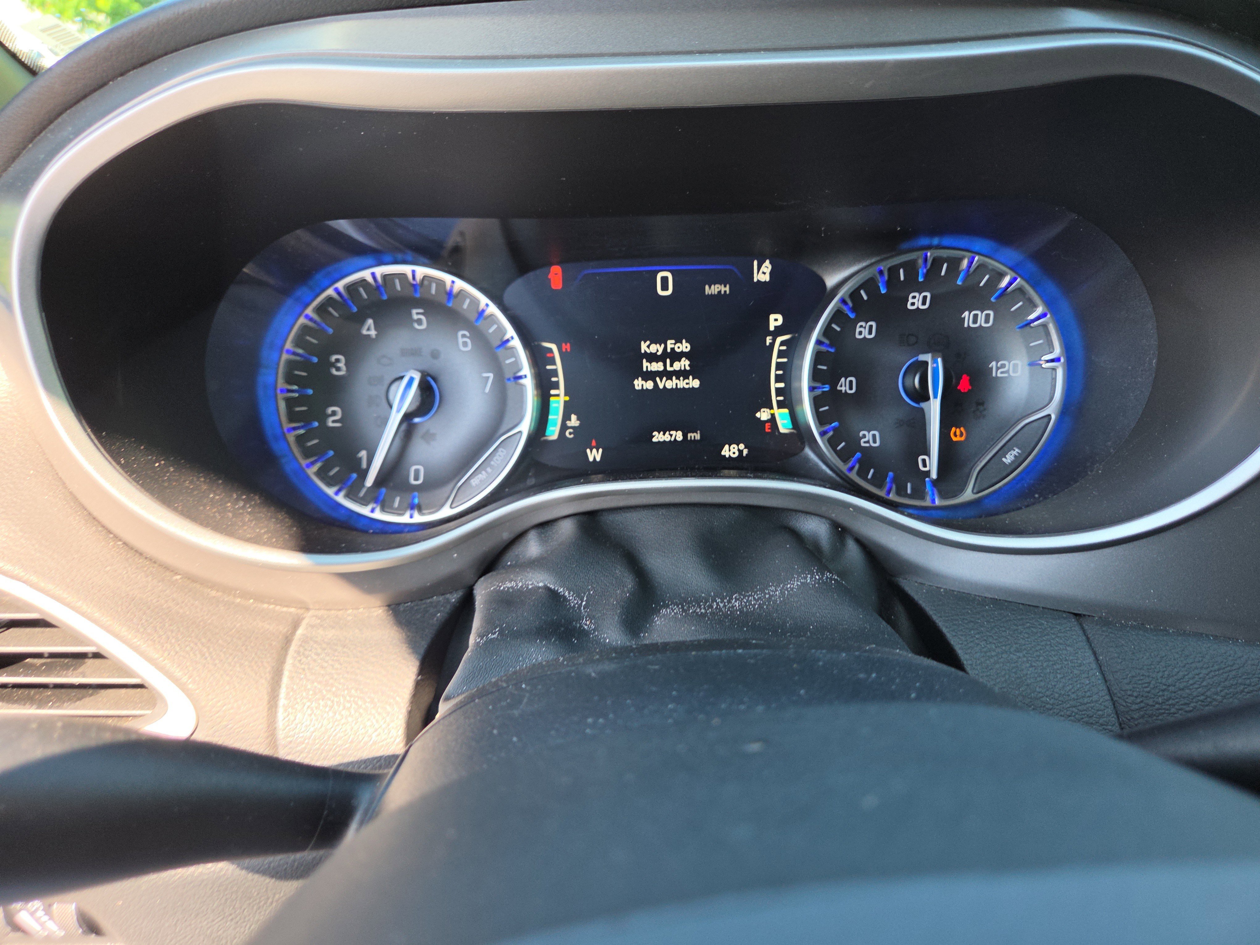 Used 2025 Chrysler Pacifica Select FWD image 4