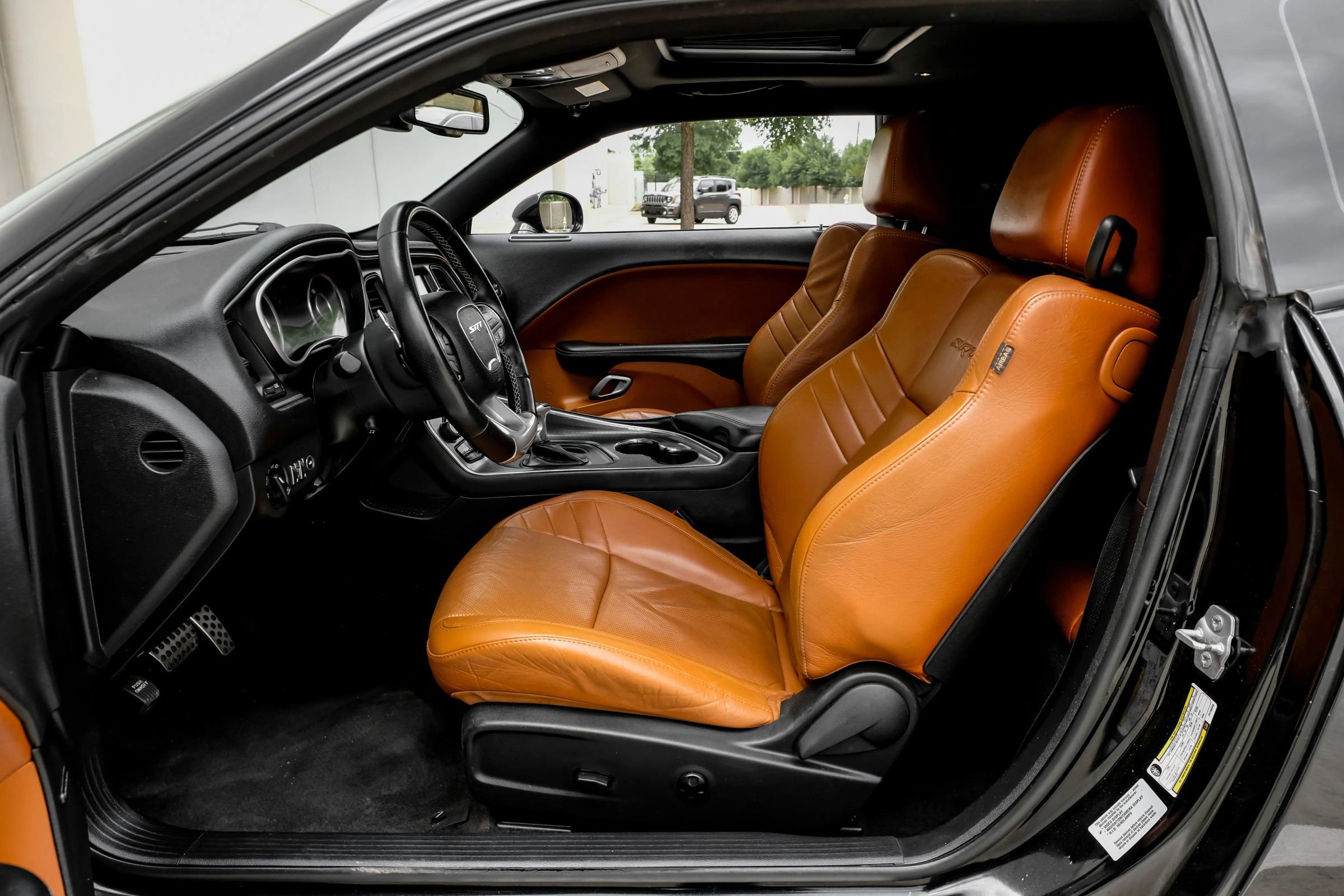 Used 2015 Dodge Challenger SRT w/ Technology Group RWD image 4