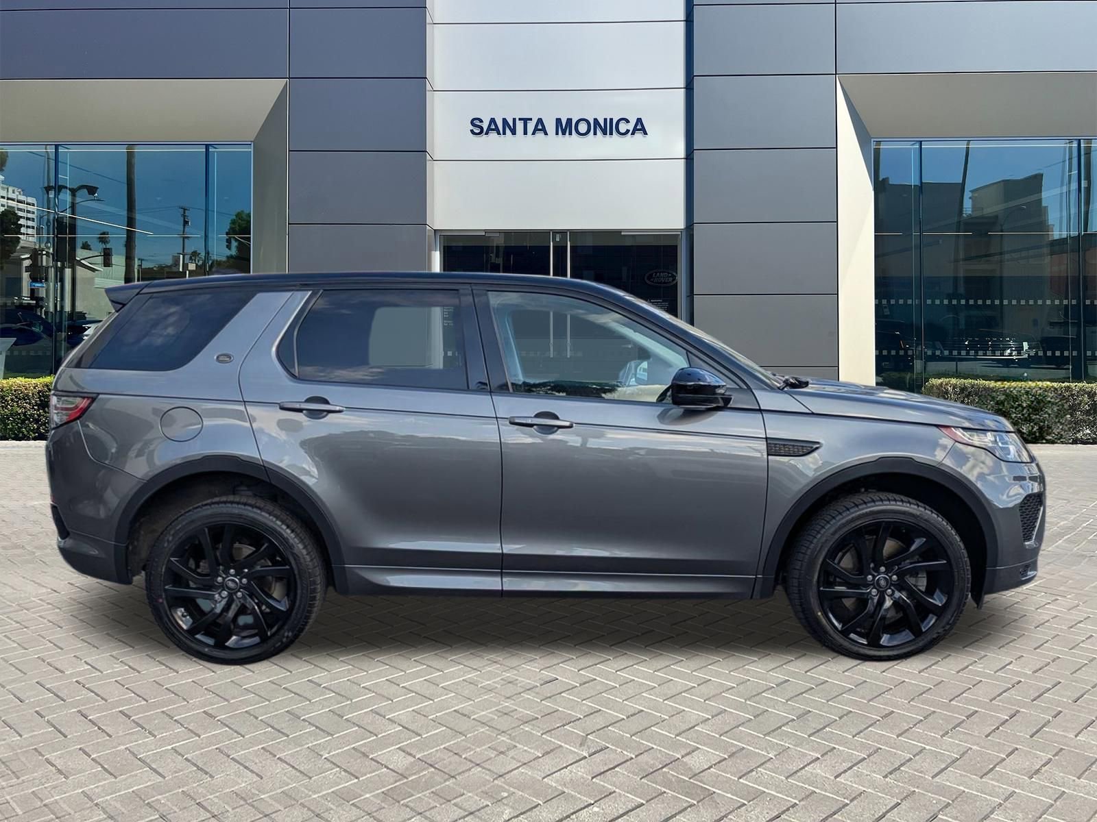 Used 2018 Land Rover Discovery Sport HSE image 4