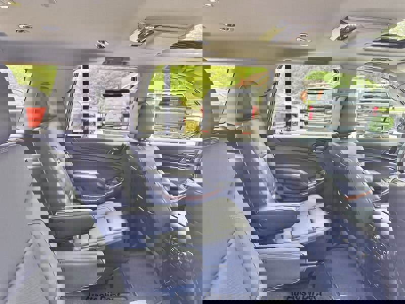 Used 2018 Chevrolet Tahoe Premier AWD/4WD image 33