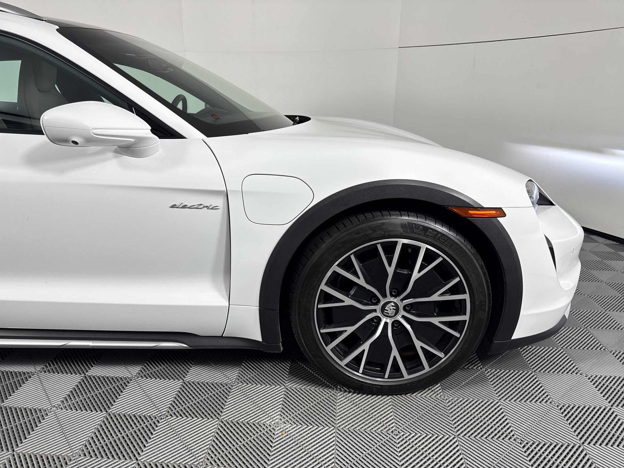 Certified 2024 Porsche Taycan 4 Cross Turismo AWD/4WD image 12