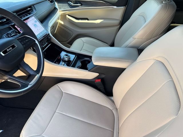 Used 2025 Jeep Grand Cherokee Limited w/ Luxury Tech Group II AWD/4WD image 22
