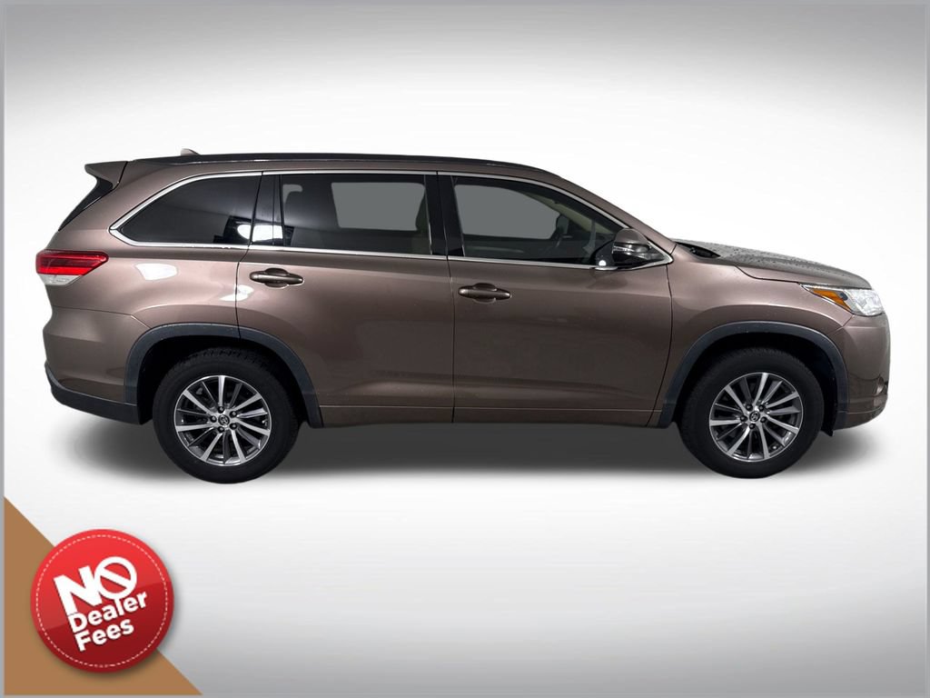 Used 2017 Toyota Highlander XLE FWD video 2