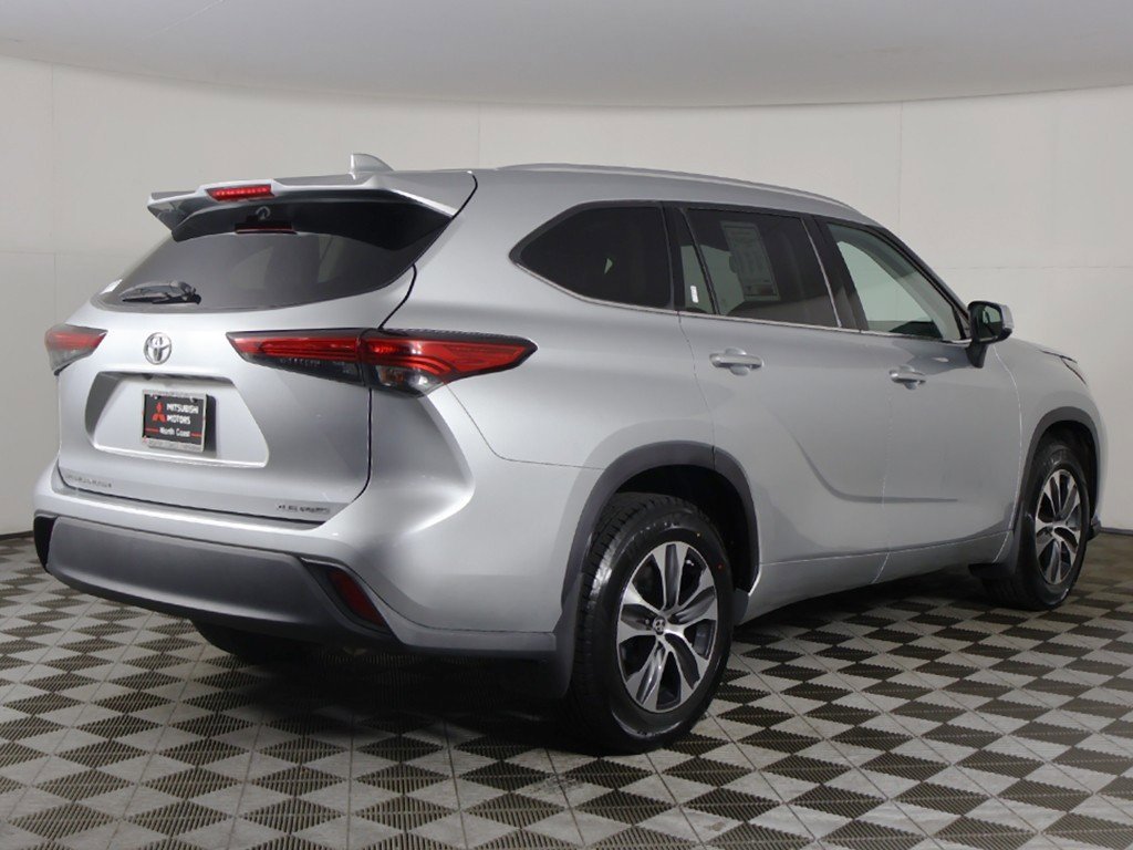 Used 2020 Toyota Highlander XLE image 11