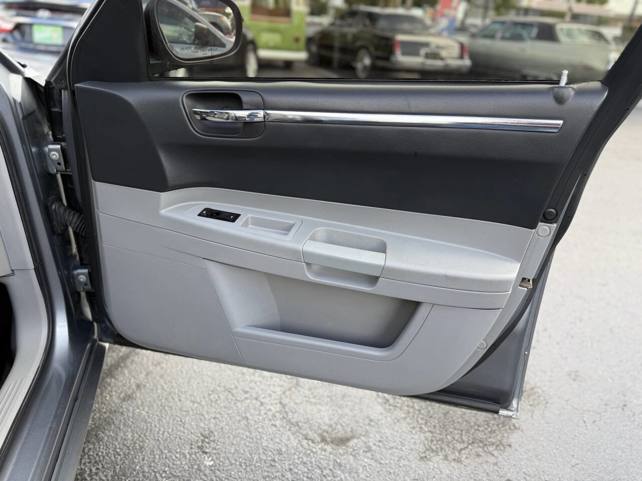 Used 2006 Chrysler 300 Touring RWD image 19