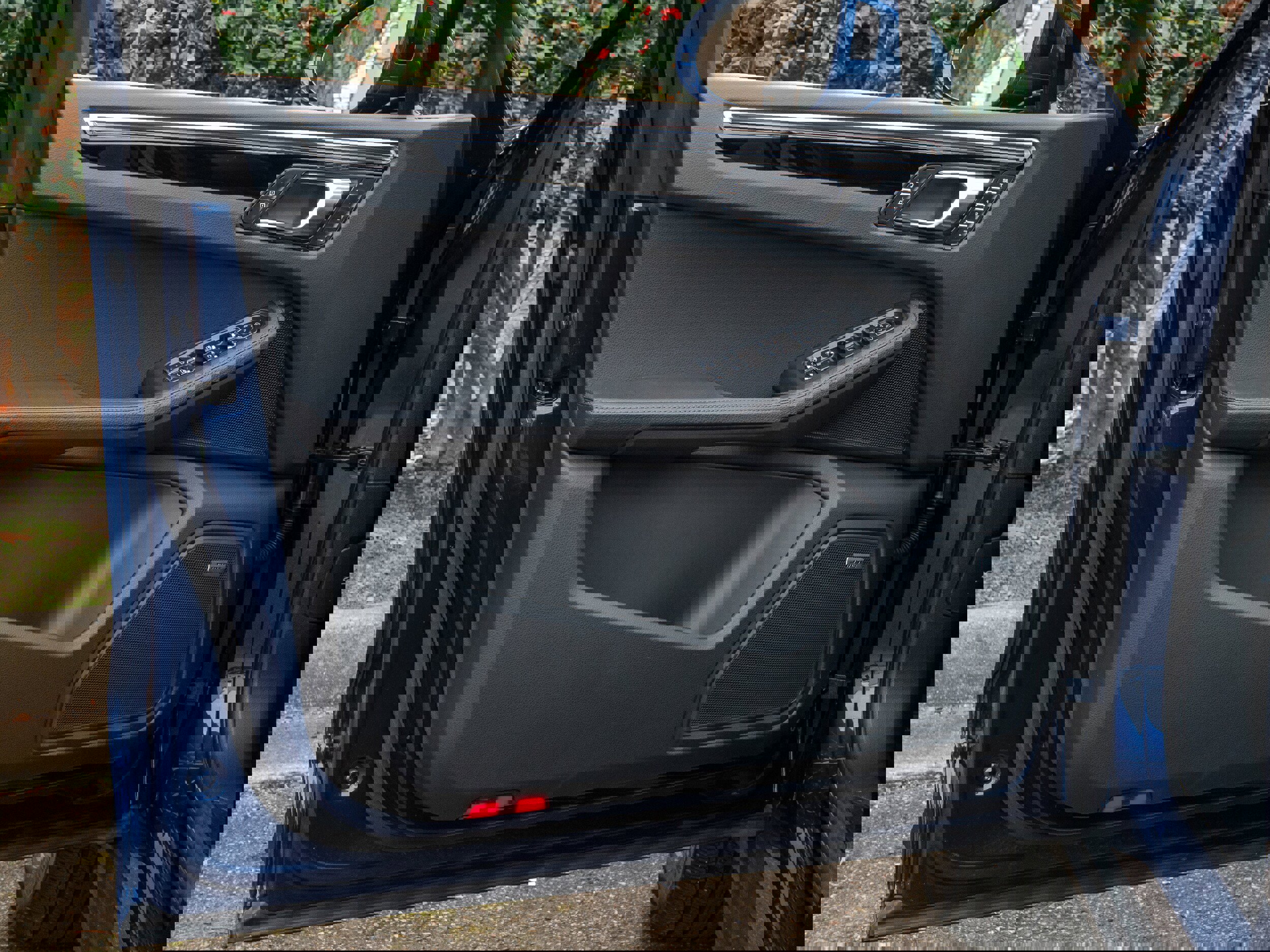 Certified 2025 Porsche Macan image 32