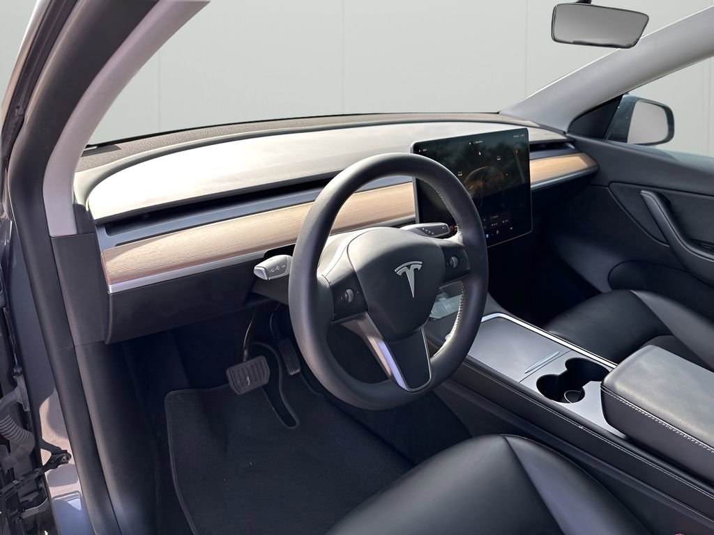 Used 2022 Tesla Model Y Long Range image 21