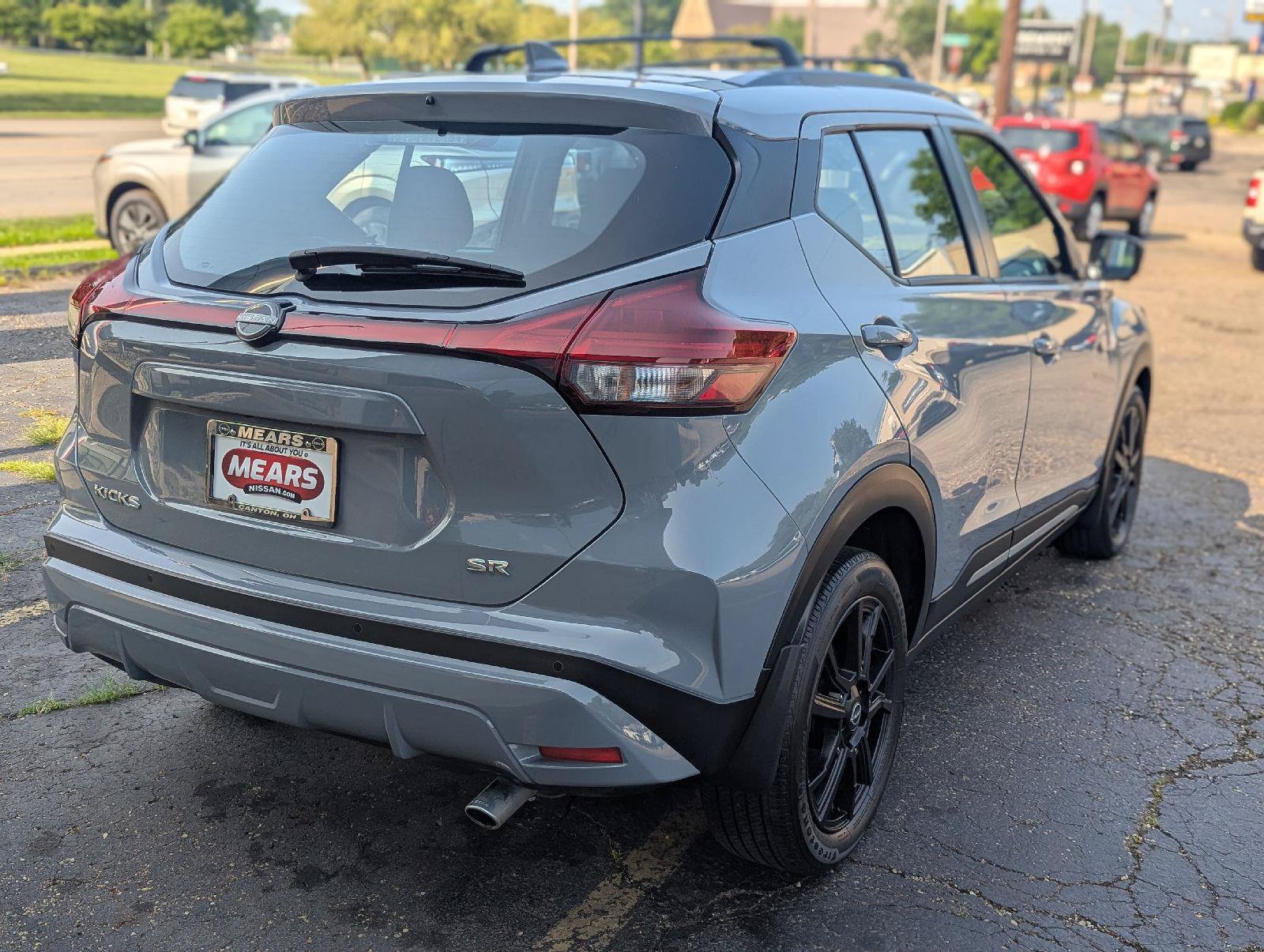 Used 2023 Nissan Kicks SR w/ Exterior Package FWD image 8