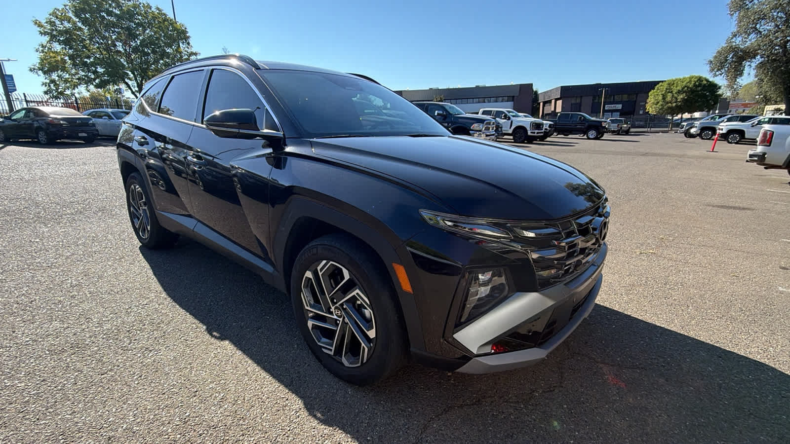 Used 2025 Hyundai Tucson Limited AWD/4WD image 3