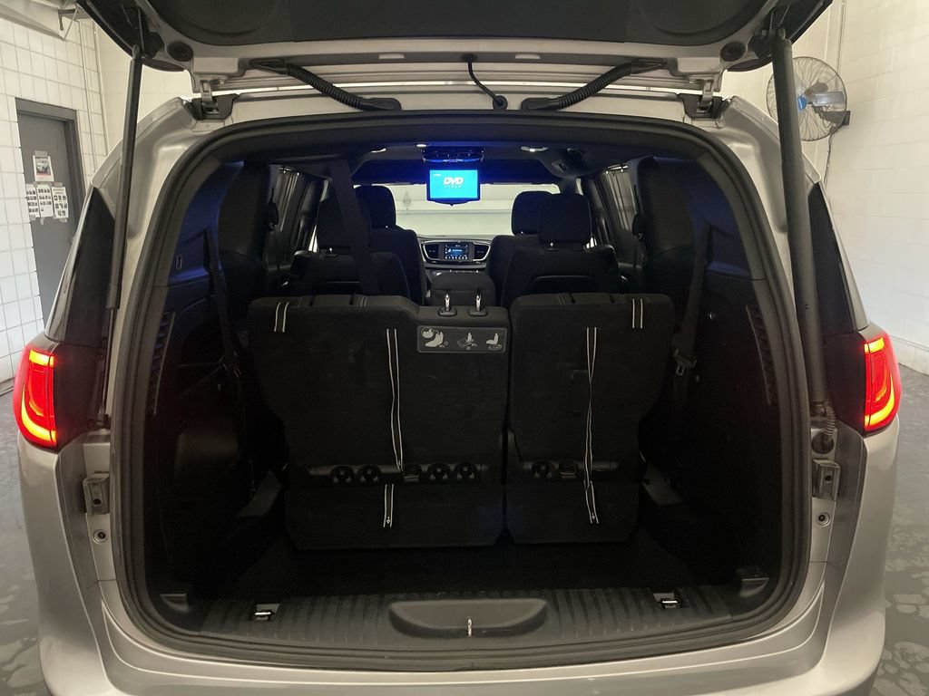 Used 2018 Chrysler Pacifica Touring Plus w/ S Appearance Package FWD image 18