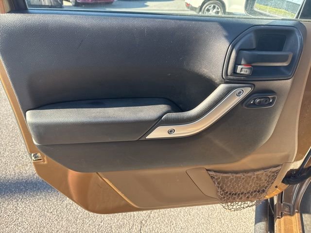 Used 2015 Jeep Wrangler Unlimited Sahara AWD/4WD image 14