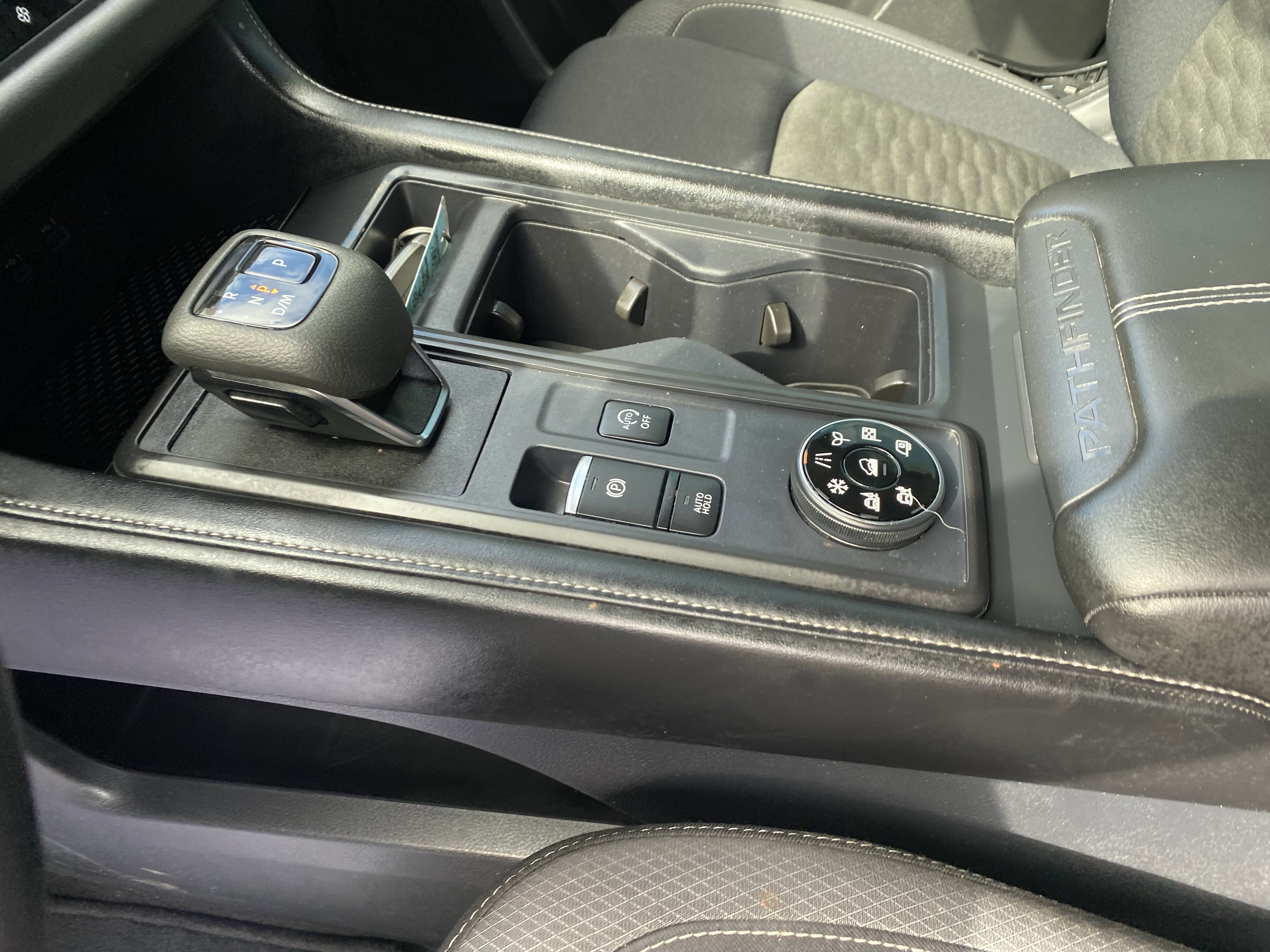 Used 2024 Nissan Pathfinder S image 17