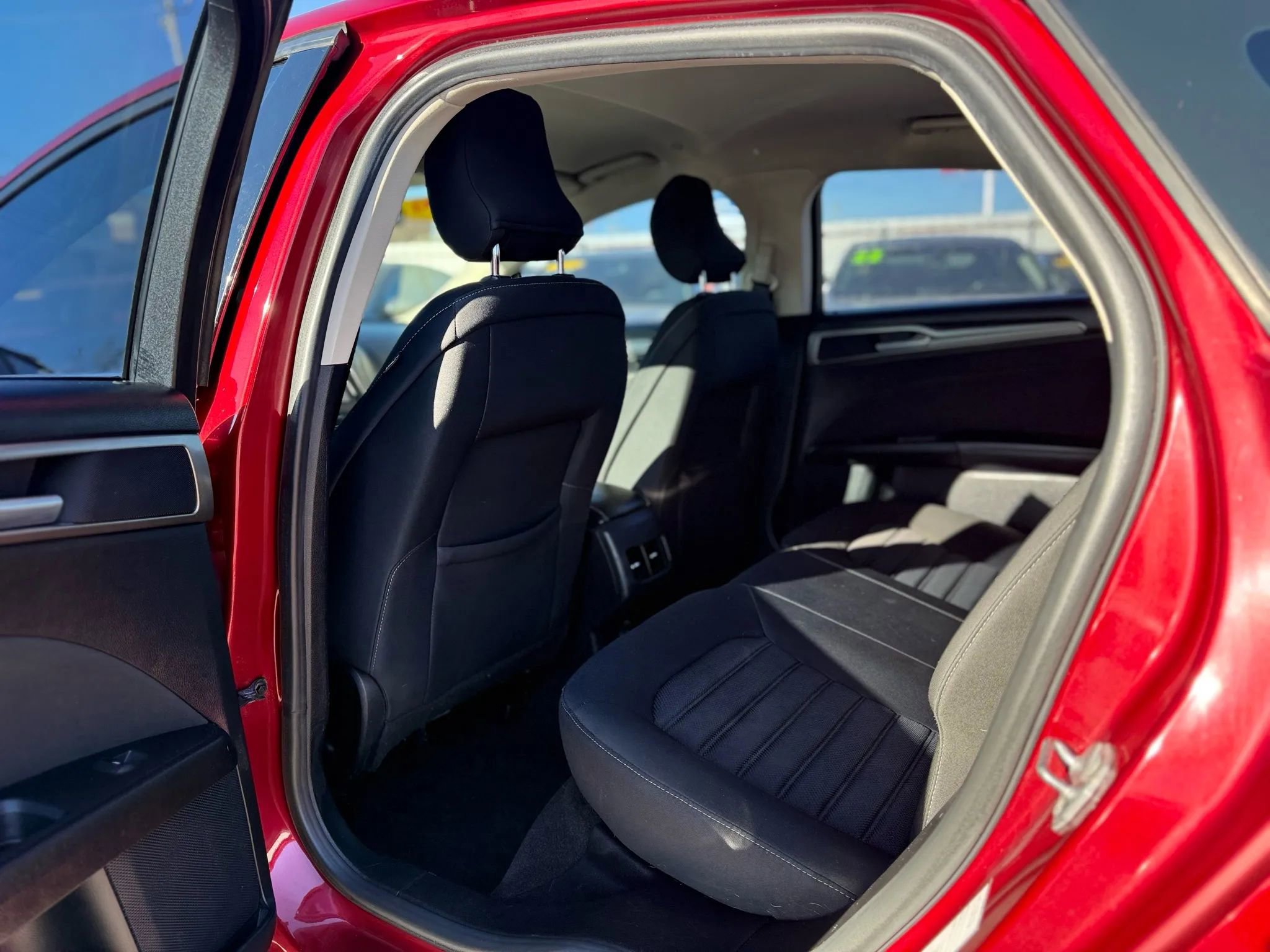 Used 2019 Ford Fusion SE FWD image 15