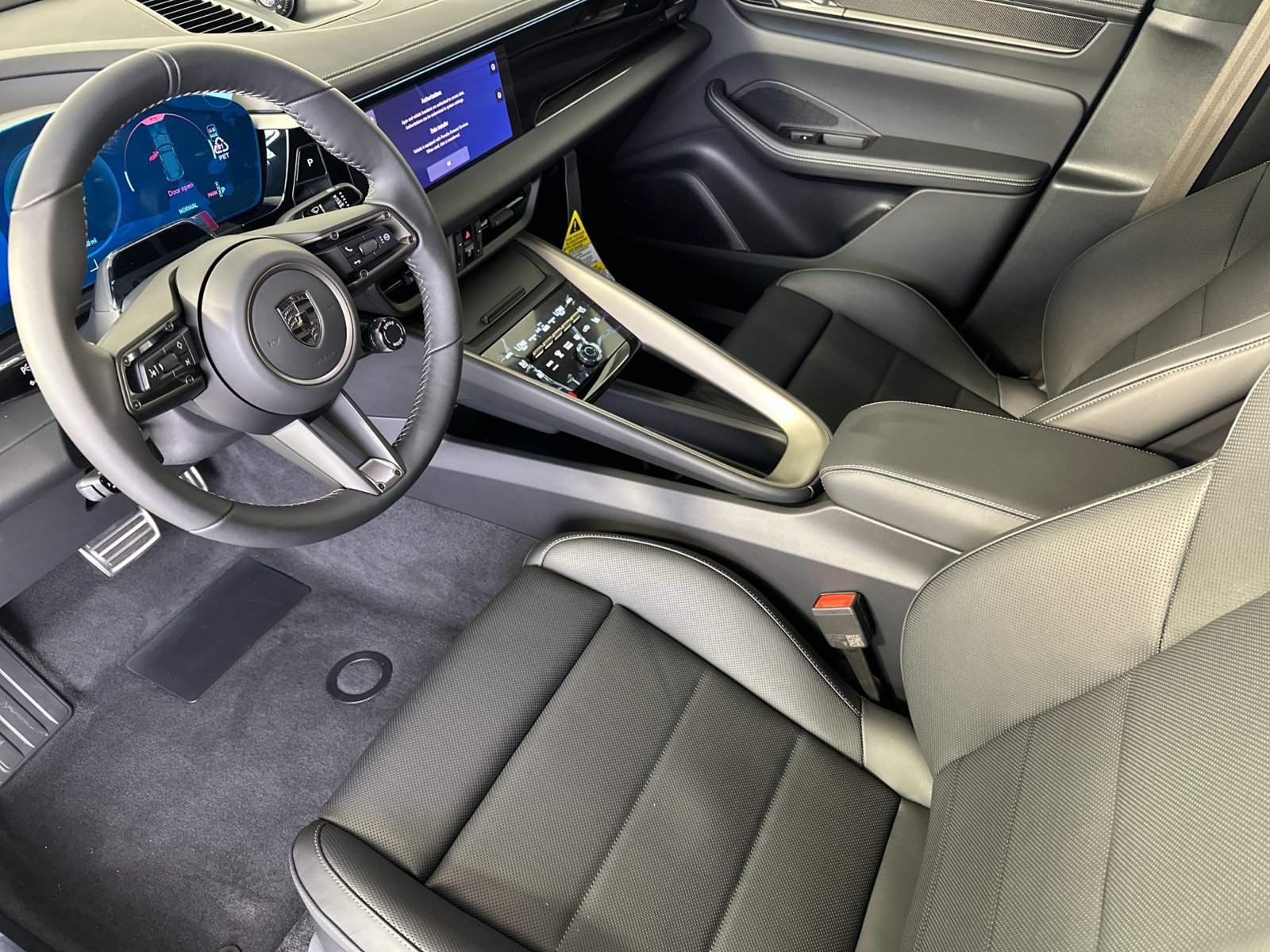 New 2026 Porsche Macan Turbo Electric AWD/4WD image 4