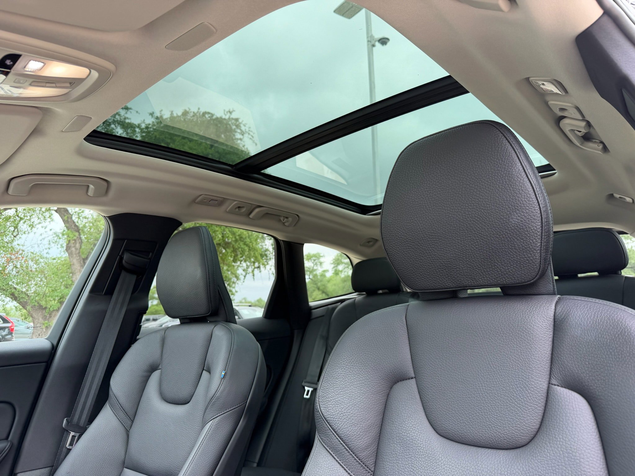 Certified 2024 Volvo XC60 B5 Plus w/ Protection Package Premier AWD/4WD image 23