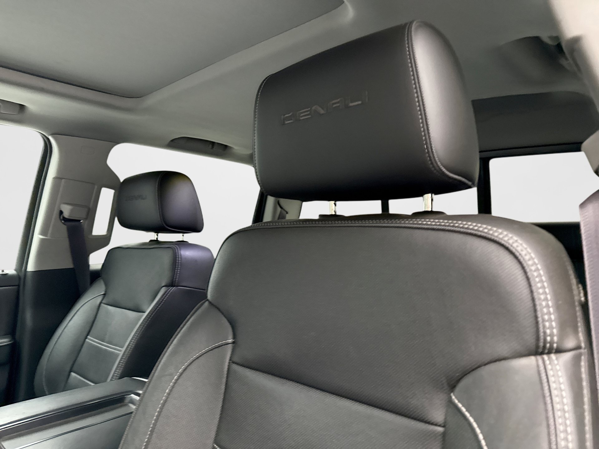 Used 2015 GMC Sierra 2500 Denali w/ Duramax Plus Package AWD/4WD image 11