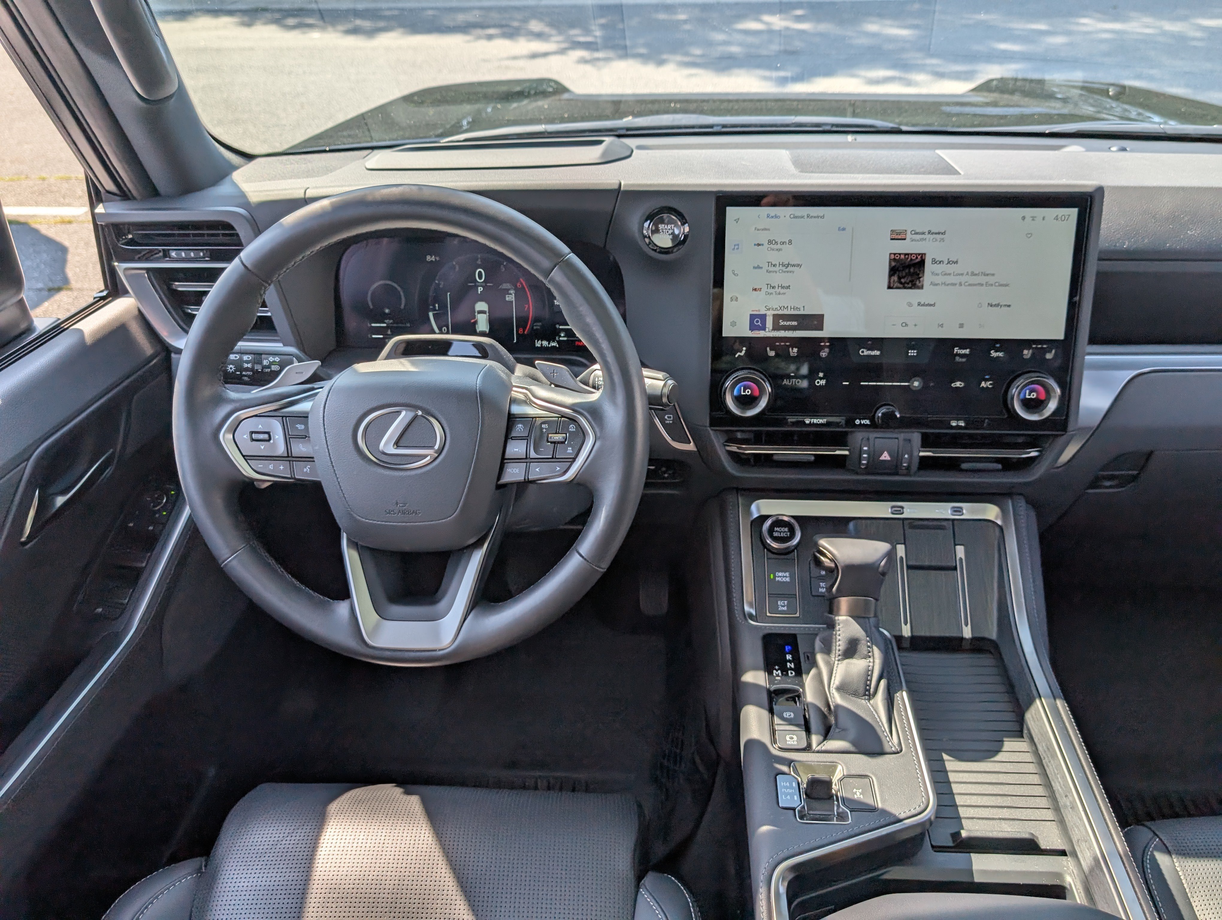Used 2025 Lexus GX 550 w/ Accessory Package (2T) AWD/4WD image 19
