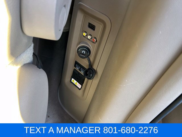 Used 2014 Chrysler Town & Country Touring-L w/ Driver Convenience Group FWD image 28