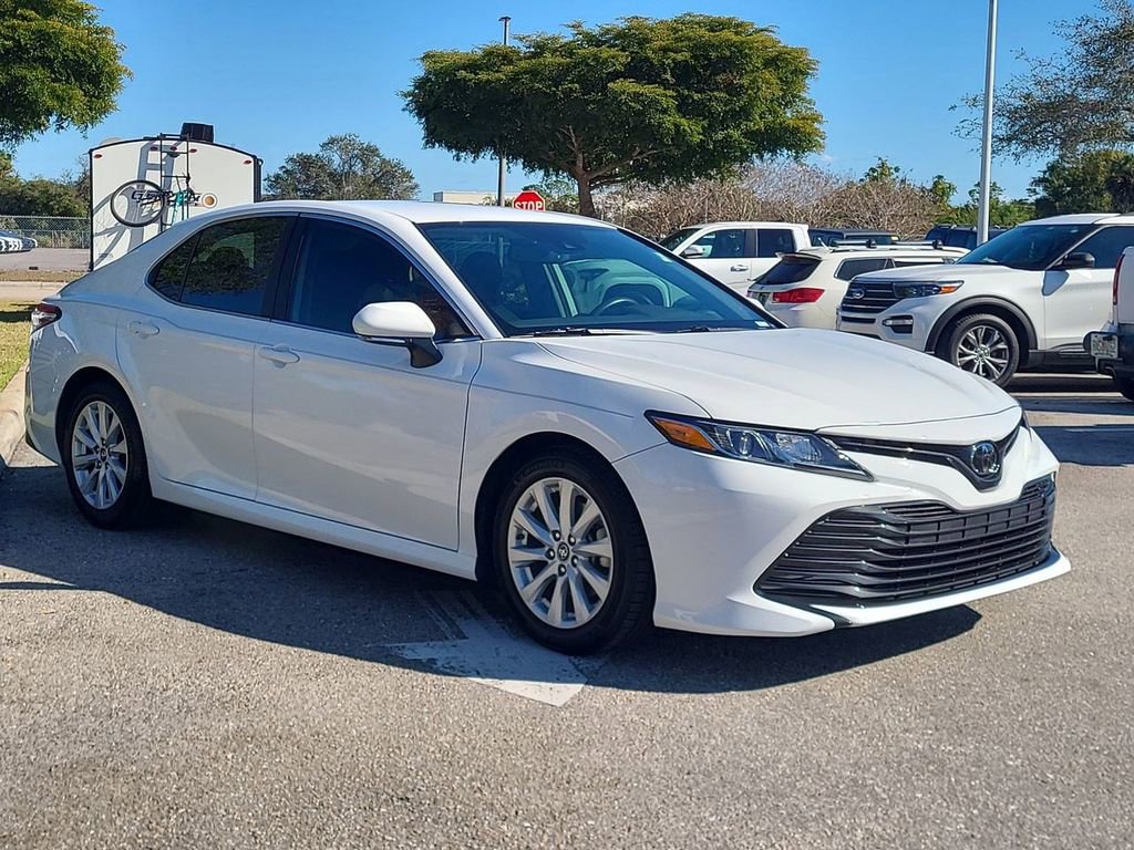 Used 2019 Toyota Camry LE image 9