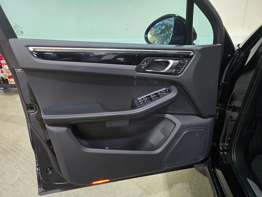 Used 2024 Porsche Macan image 23