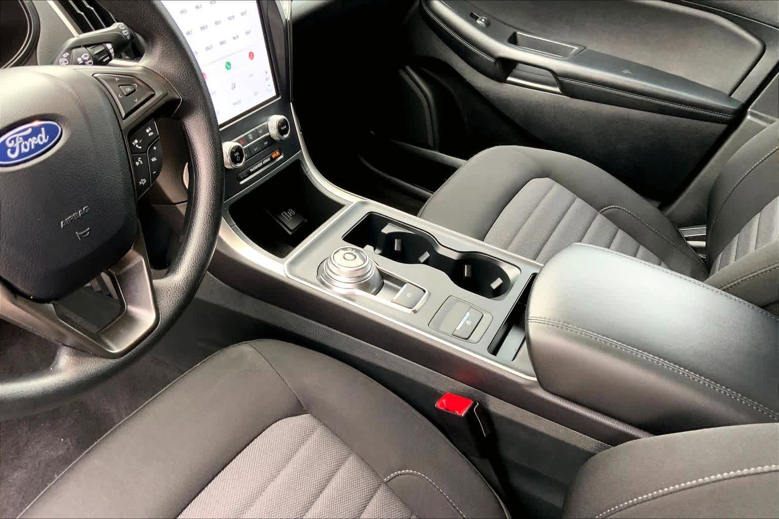 Used 2024 Ford Edge SE w/ Black Appearance Package AWD/4WD image 14