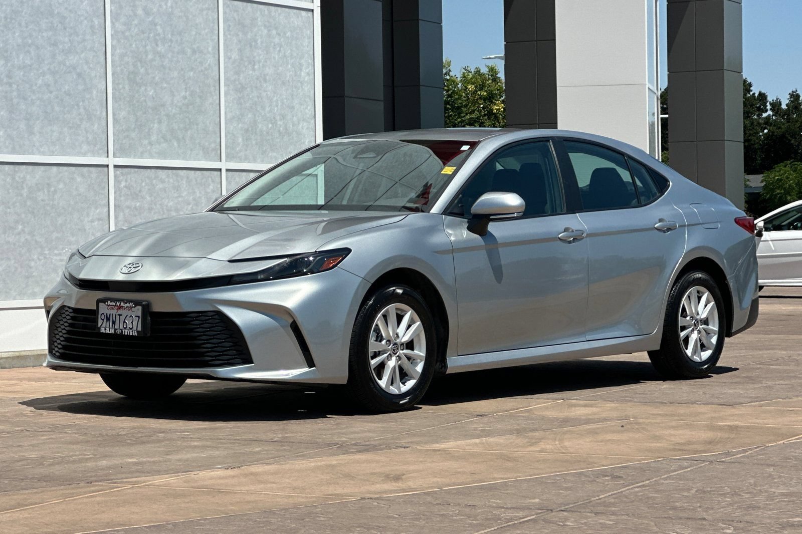 Used 2025 Toyota Camry LE AWD/4WD image 10