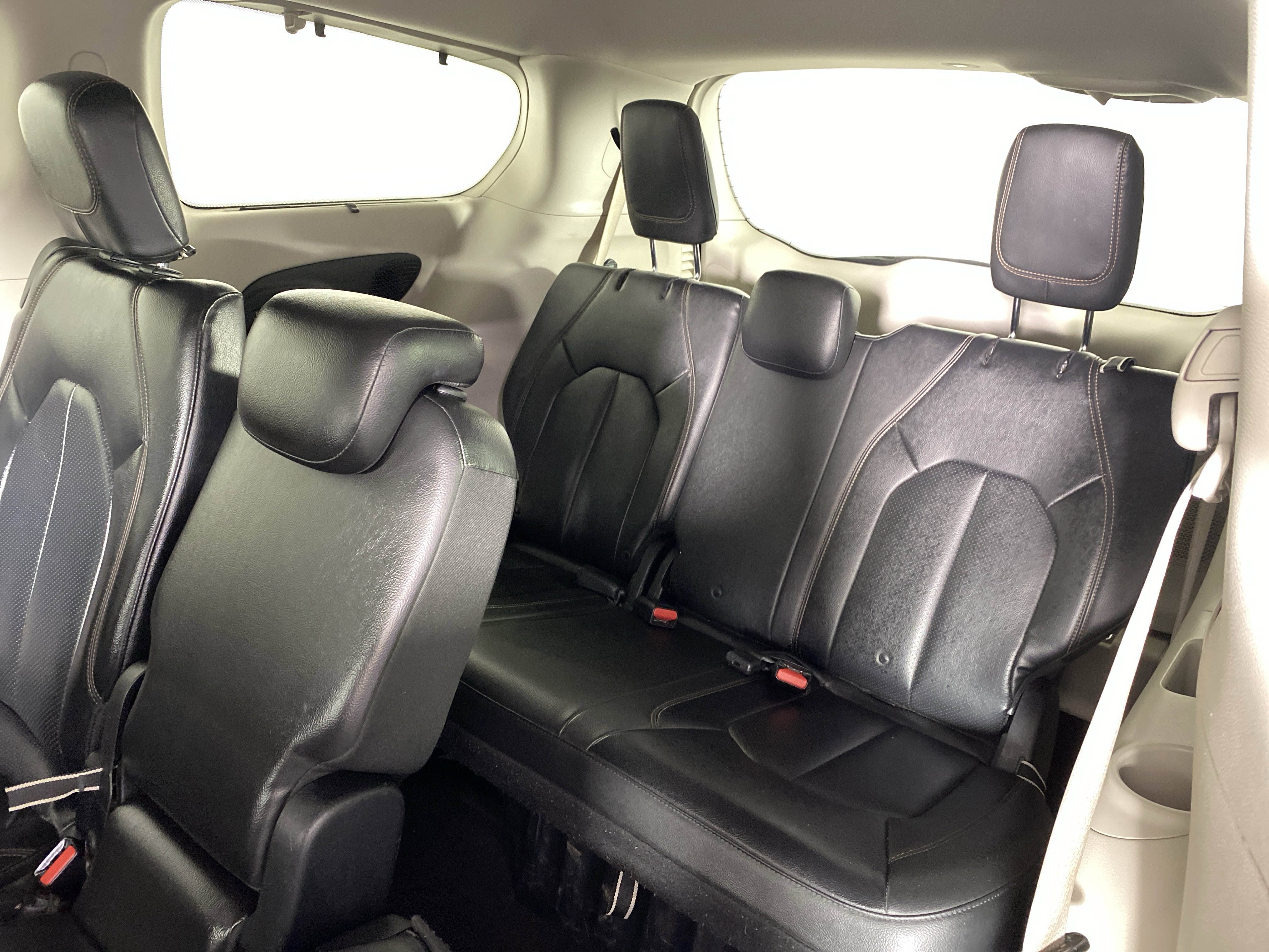 Used 2017 Chrysler Pacifica Touring-L Plus image 34