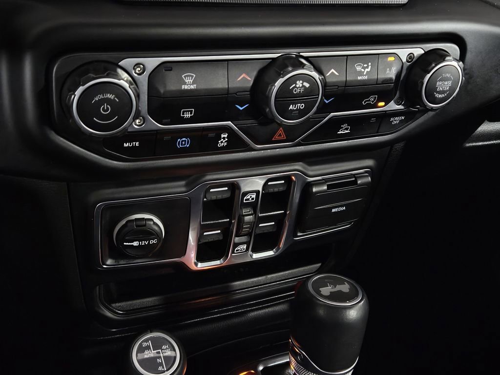 Used 2023 Jeep Wrangler Unlimited Sahara image 15