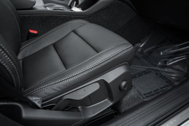 Certified 2025 Volvo XC40 B5 Core w/ Protection Package Premier image 35
