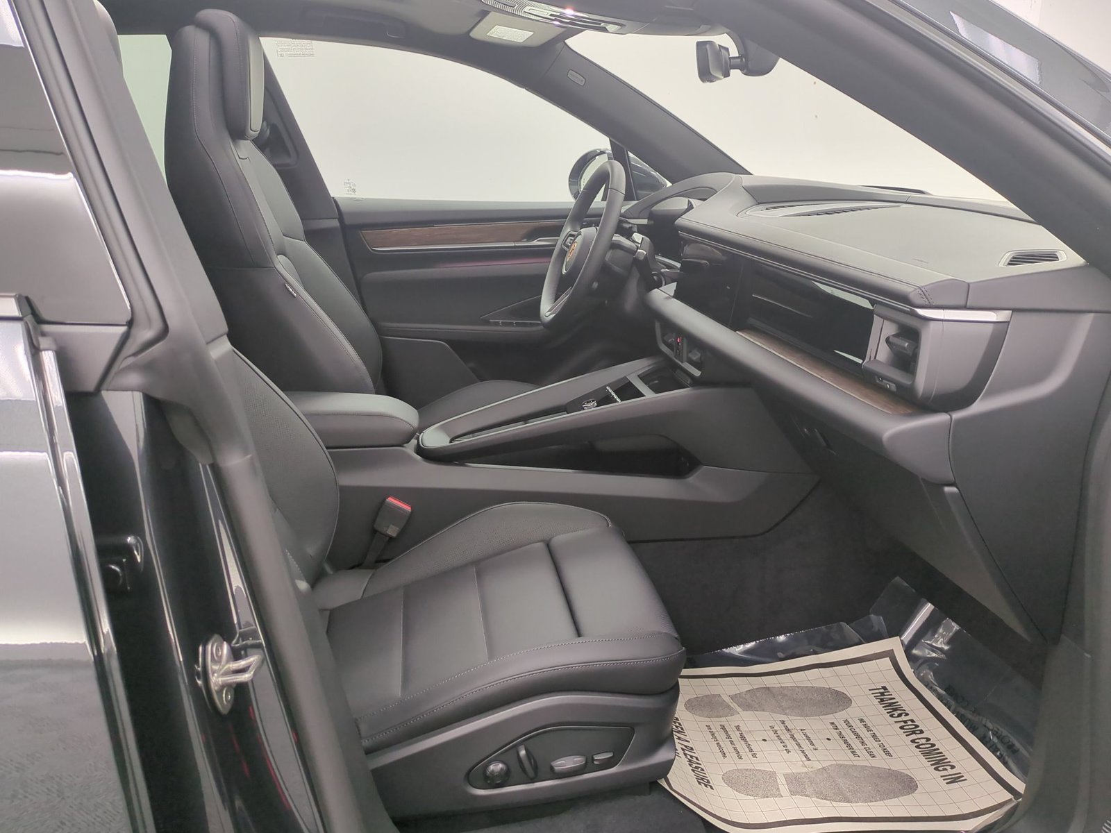 New 2026 Porsche Macan 4 Electric AWD/4WD image 21
