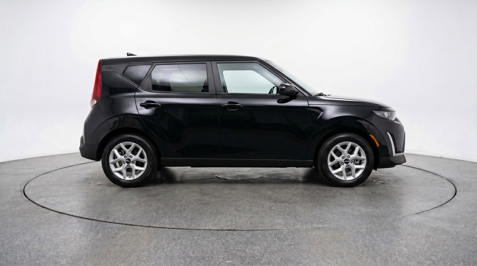 Used 2025 Kia Soul LX w/ LX Technology Package FWD image 11