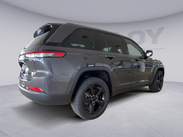 Used 2023 Jeep Grand Cherokee Altitude AWD/4WD image 5