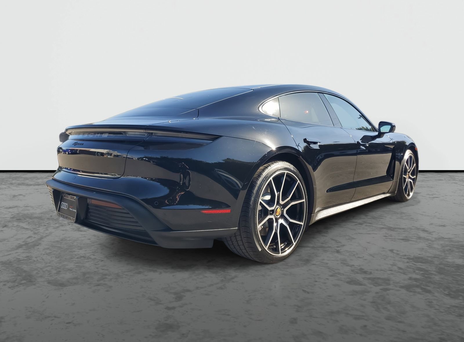 Used 2022 Porsche Taycan image 4