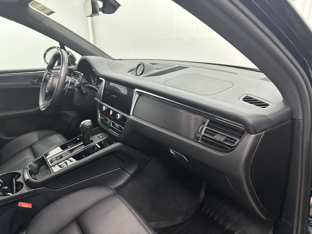 Used 2025 Porsche Macan GTS AWD/4WD image 25