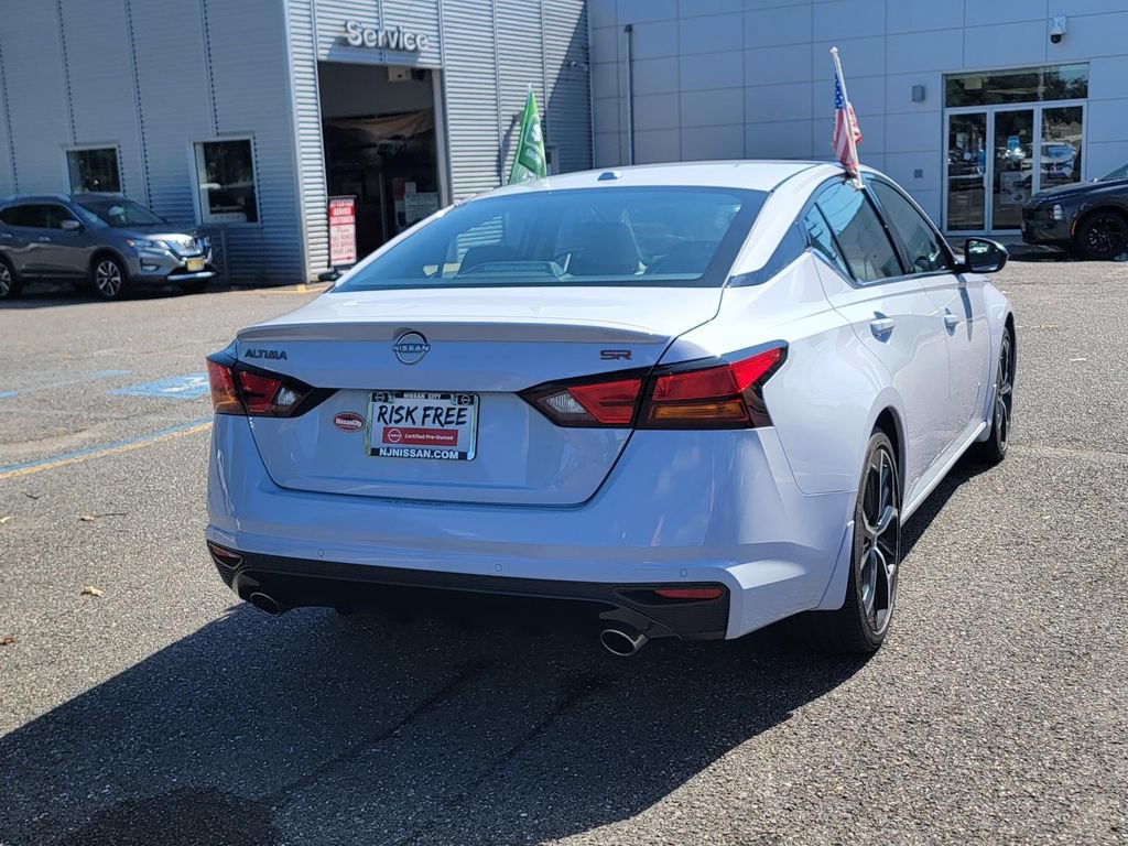 Used 2024 Nissan Altima 2.5 SR w/ SR Premium Package FWD image 9