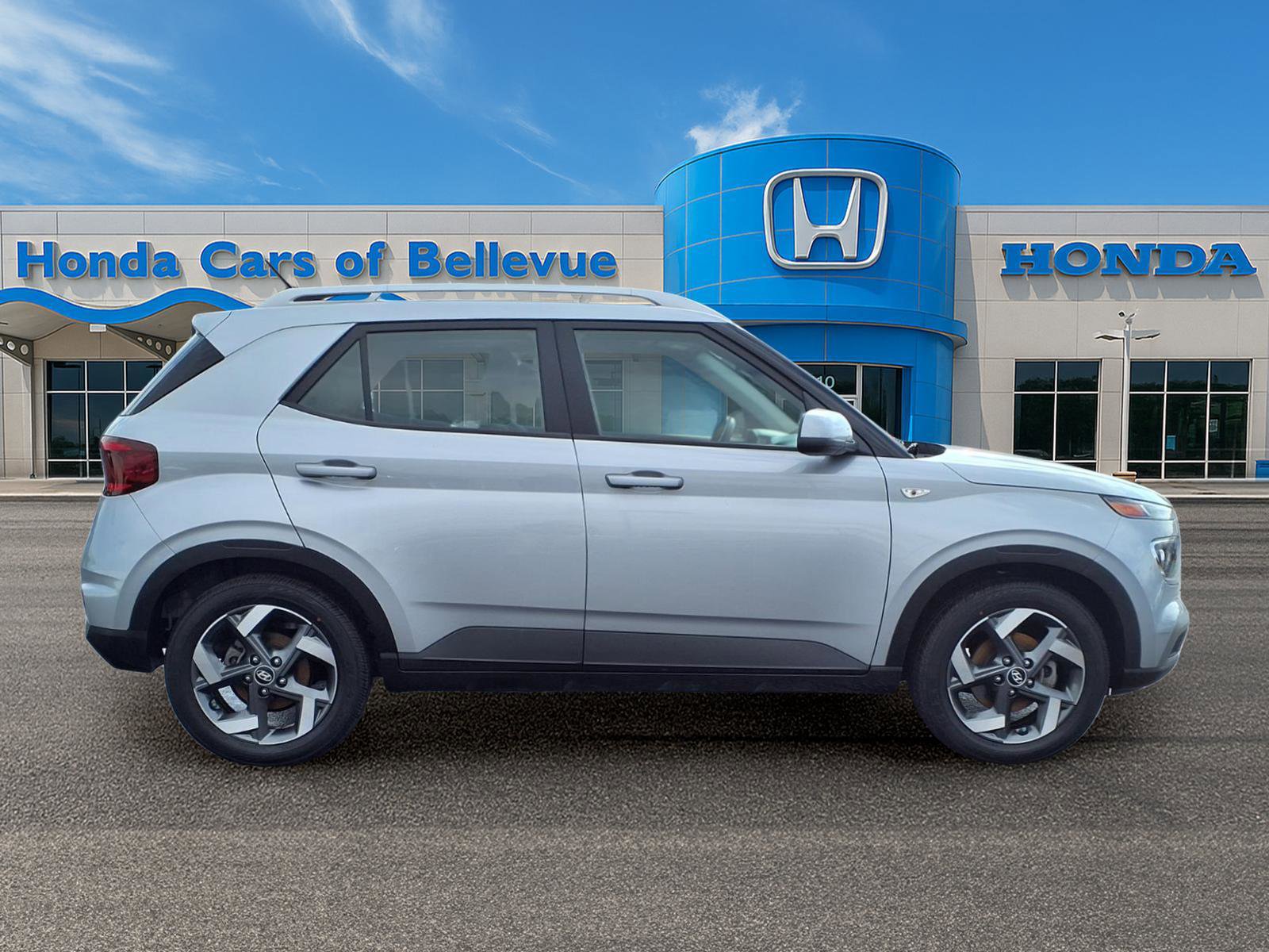 Used 2023 Hyundai Venue SEL w/ Cargo Package image 7