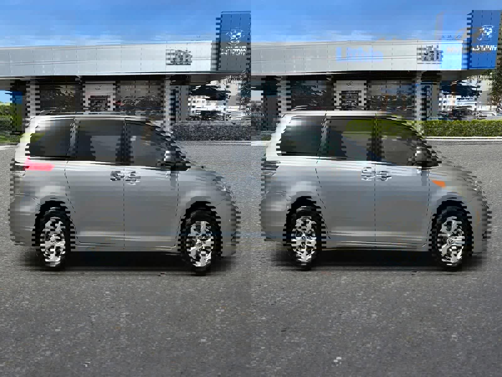 Used 2012 Toyota Sienna LE image 9