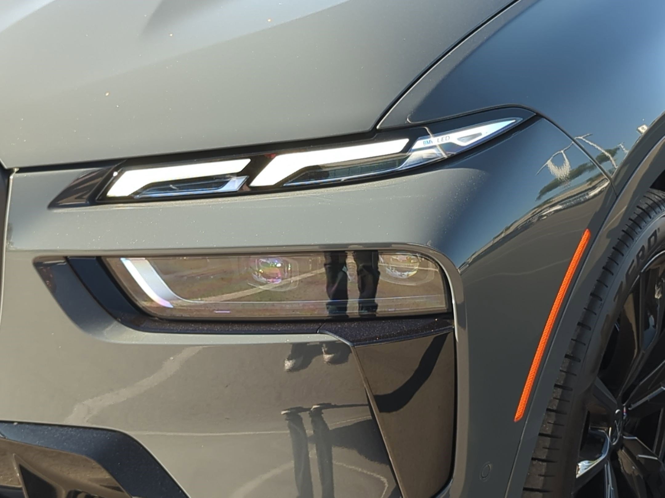 Used 2025 BMW X7 M60i w/ Executive Package image 6