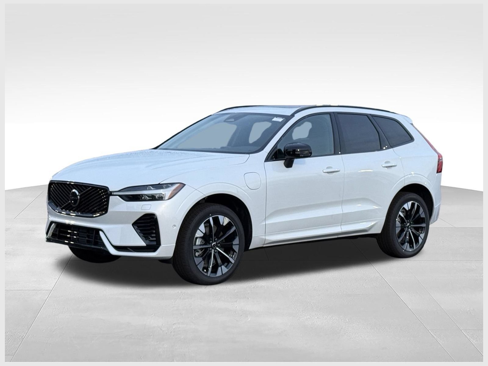 New 2026 Volvo XC60 T8 Plus w/ Climate Package PRO
