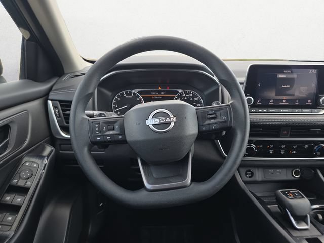 Used 2025 Nissan Rogue S AWD/4WD image 12