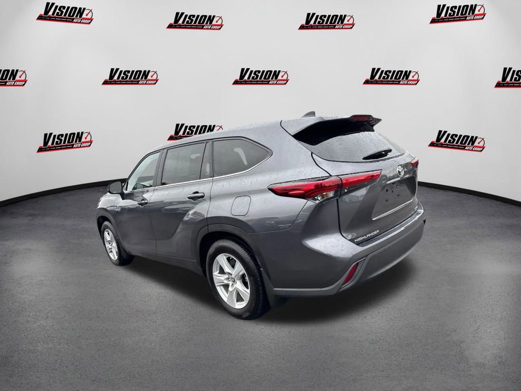 Used 2023 Toyota Highlander LE image 7
