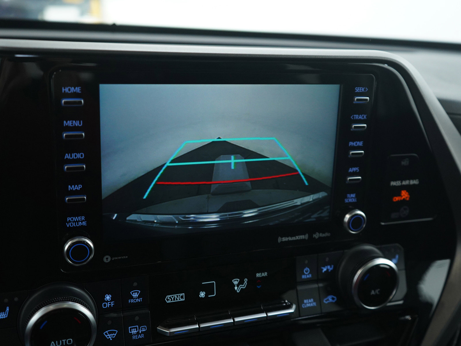 Used 2021 Toyota Highlander XLE image 23