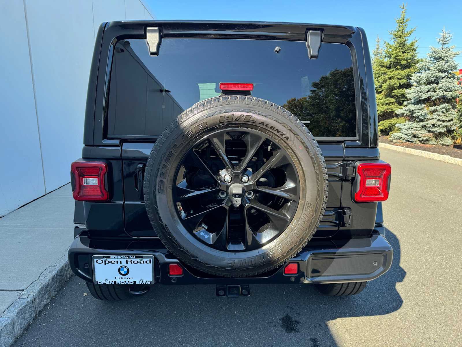 Used 2022 Jeep Wrangler Unlimited Sahara AWD/4WD image 6