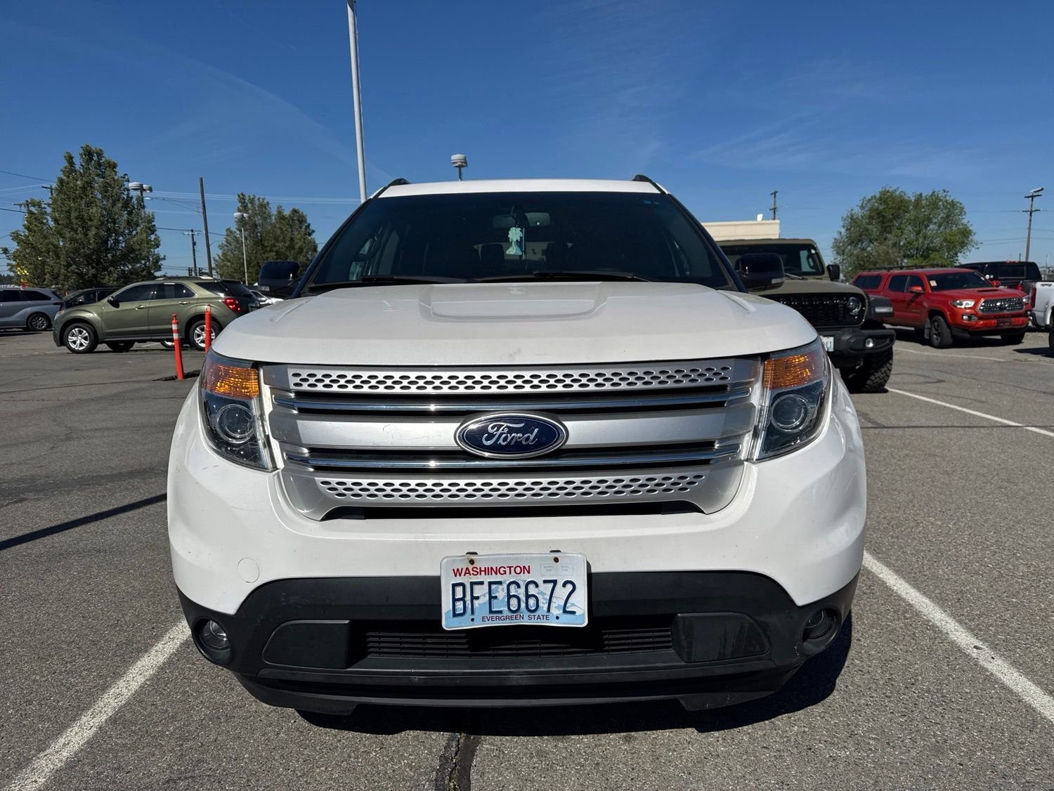 Used 2014 Ford Explorer XLT w/ Equipment Group 202A AWD/4WD image 2