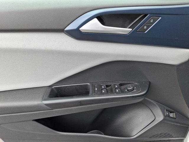 Certified 2023 Volkswagen Taos SE AWD/4WD image 16